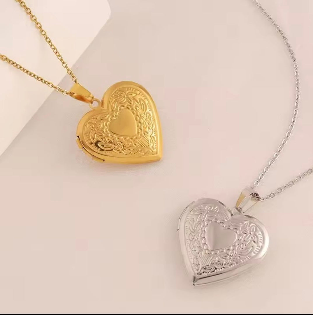 Colar Relicário Heart